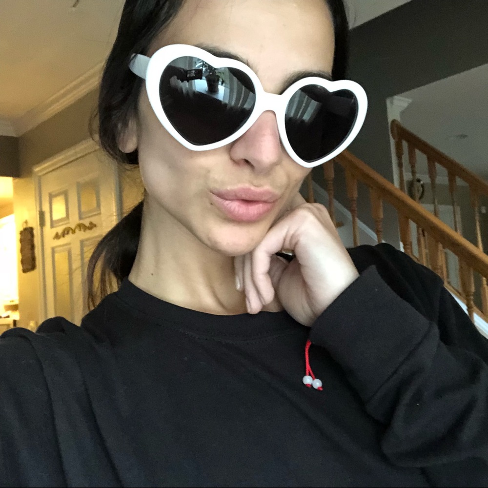 White Retro Heart Sunglasses - Picture 3 of 5